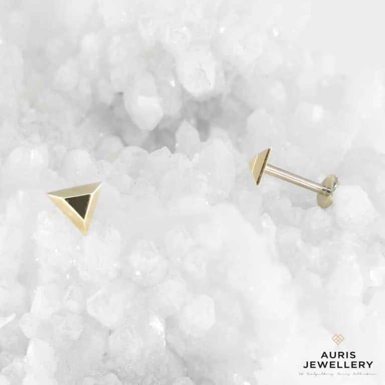 Labret de top de triángulo de oro 14k de Auris Jewellery yannipiercing envio gratis tienda online